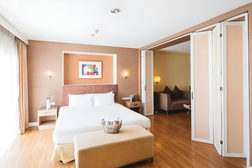 Clef Hotel Бангкок Екстер'єр фото