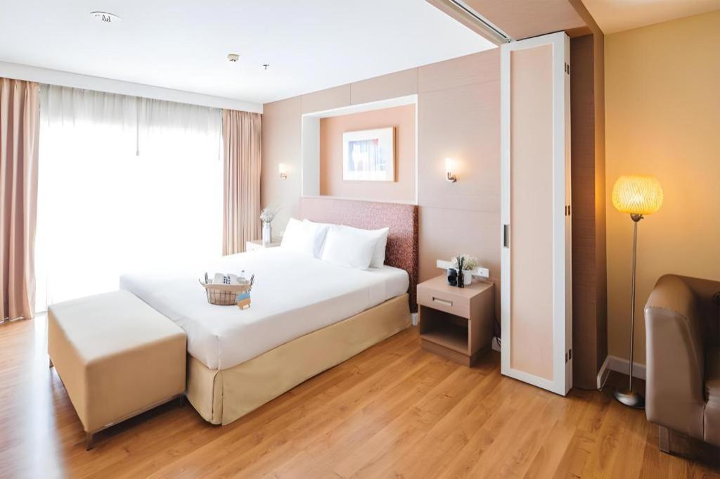 Clef Hotel Бангкок Екстер'єр фото