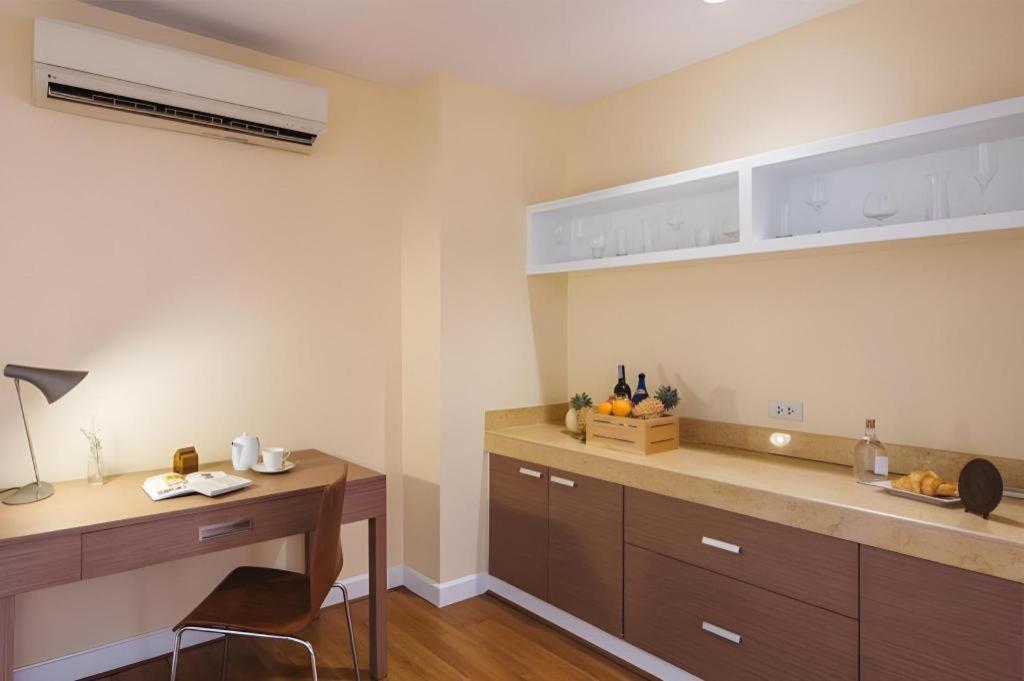 Clef Hotel Бангкок Екстер'єр фото